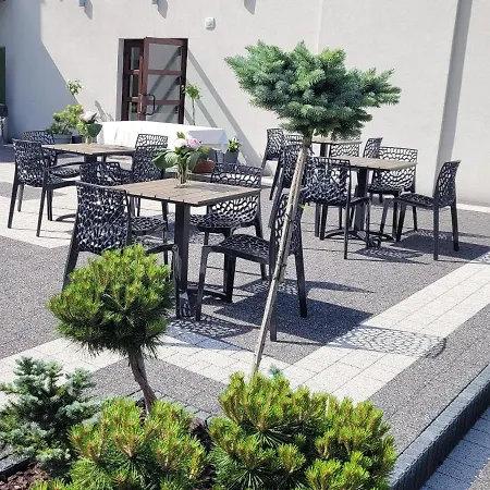 & Restauracja Wroblewscy ホテル Karniewo